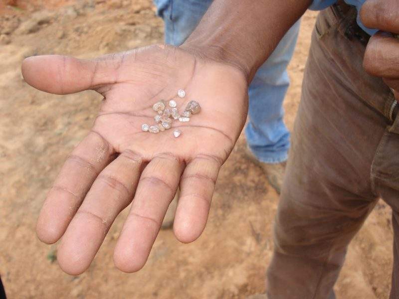 c-mo-se-extraen-los-diamantes-latam-mining